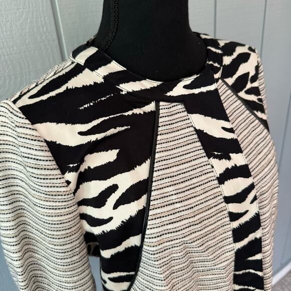 Chicos Black & White Animal Print Jacket ~ 0 - Picture 6 of 11